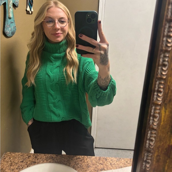 Meet your Posher, Hanna - Picture 2 of 2